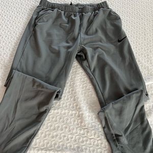 Mens NIKE gym/sweat pants. Dri Fit. Standard fit size XL